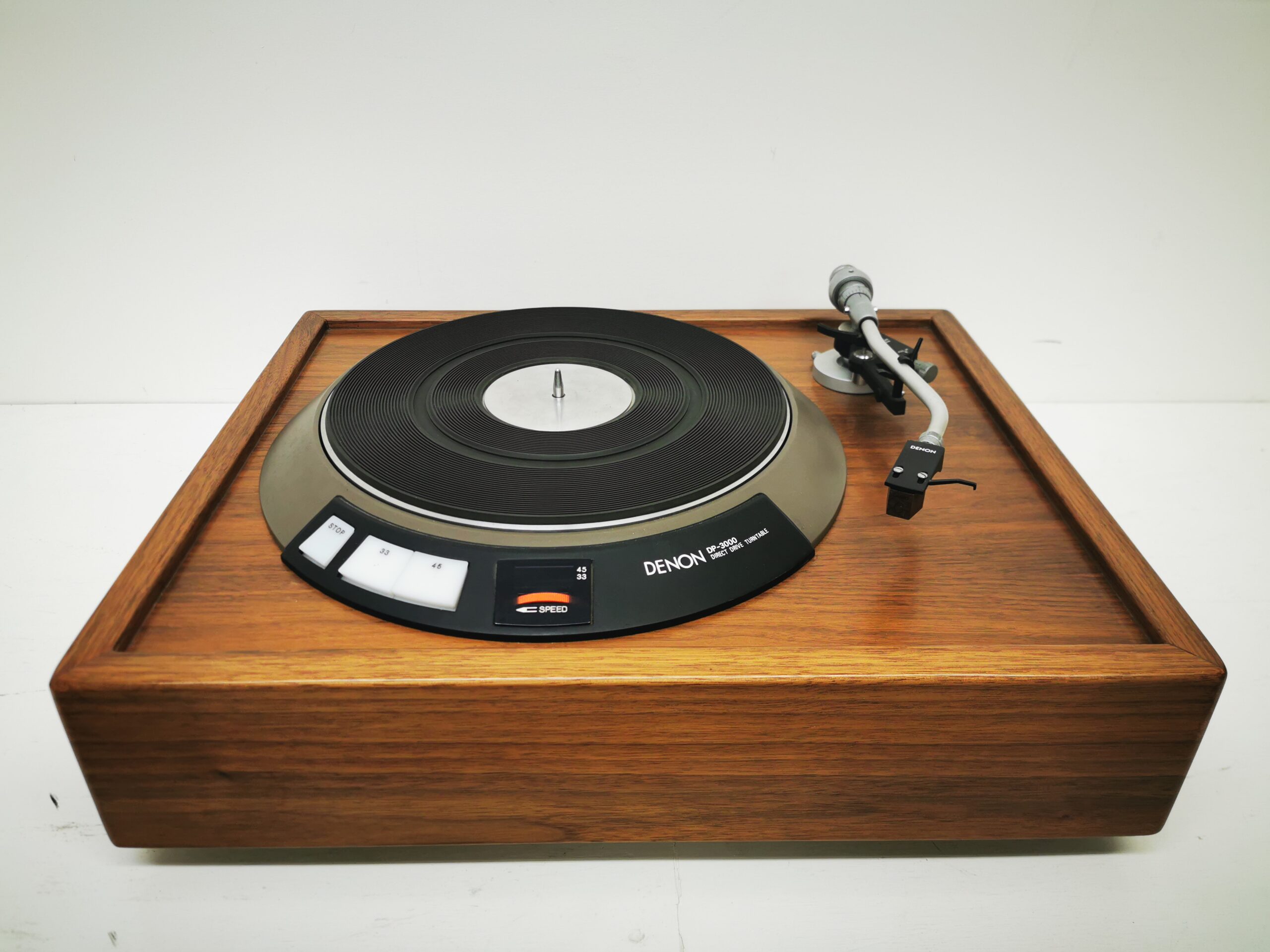 Vintage Denon DP-3000 Turntable - Classic Sound